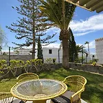 Cerca De La Playa Y Jardin アパート *
