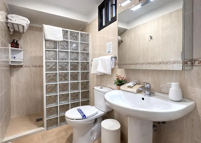 Cerca De La Playa Y Jardin Apartment